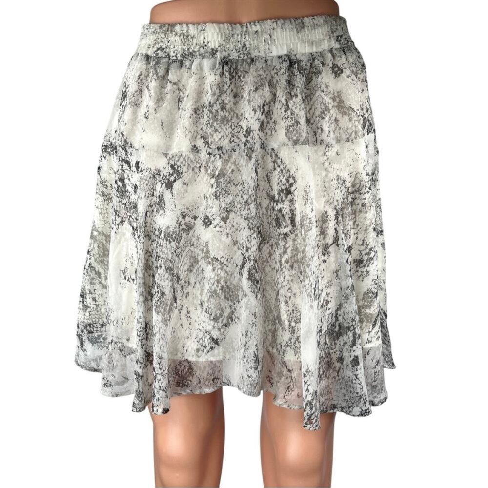 NWOT Banana Republic White Snakeskin Flowy Skirt